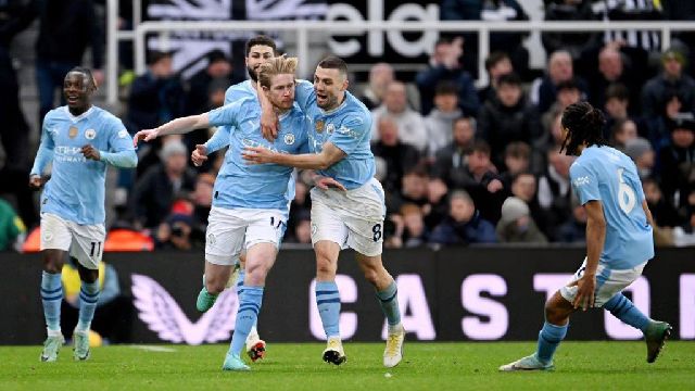 Manchester City derrotó 3-2 al Nexcastle y se mantiene segundo en la Premier League